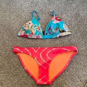 Triangl two piece with bag